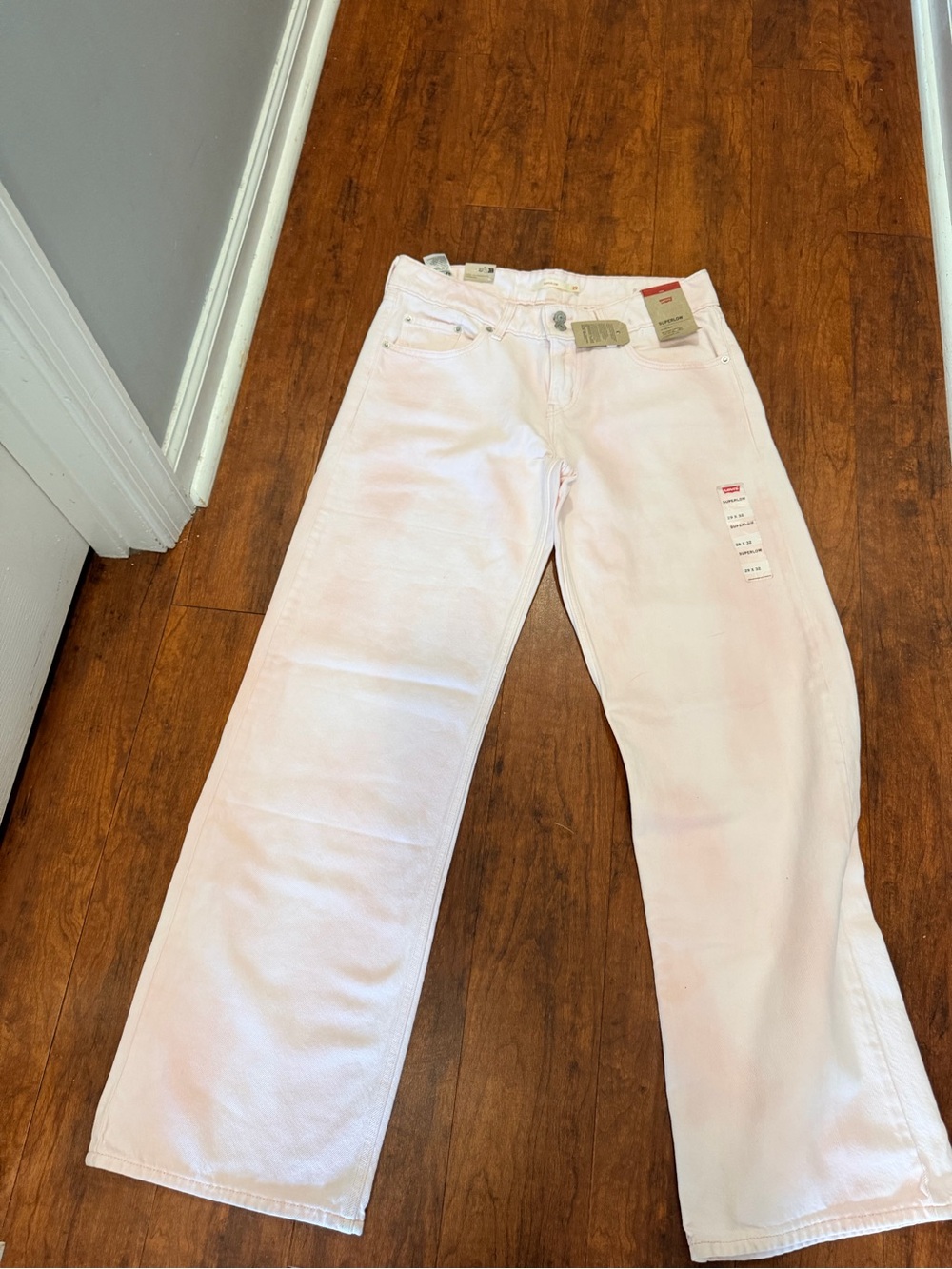 Levi's Light Pink superlow straight Leg Women's Jeans 29x32